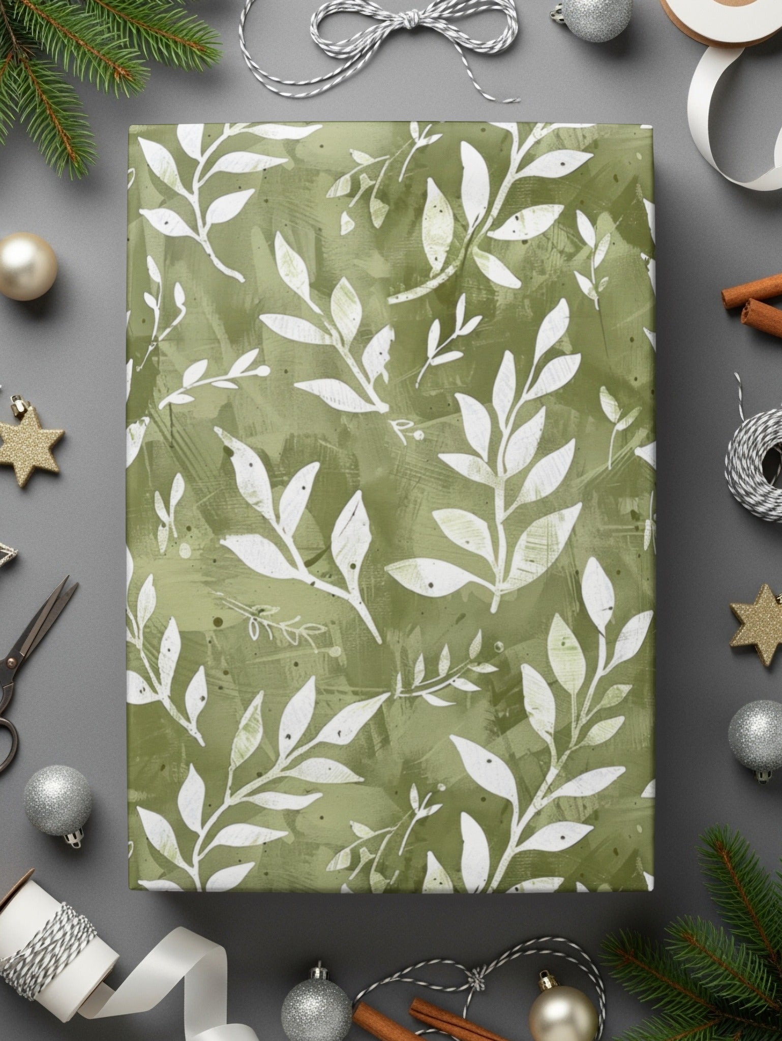Elegant Green Leaf Pattern Gift Wrap for Special Occasions