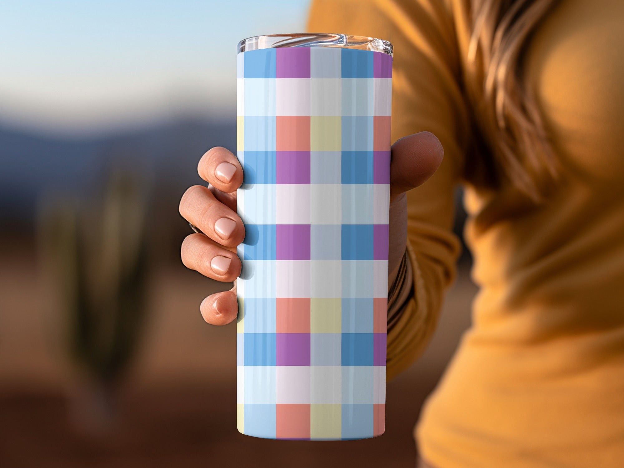 Colorful Checkered Pattern Tumbler for Stylish Beverage