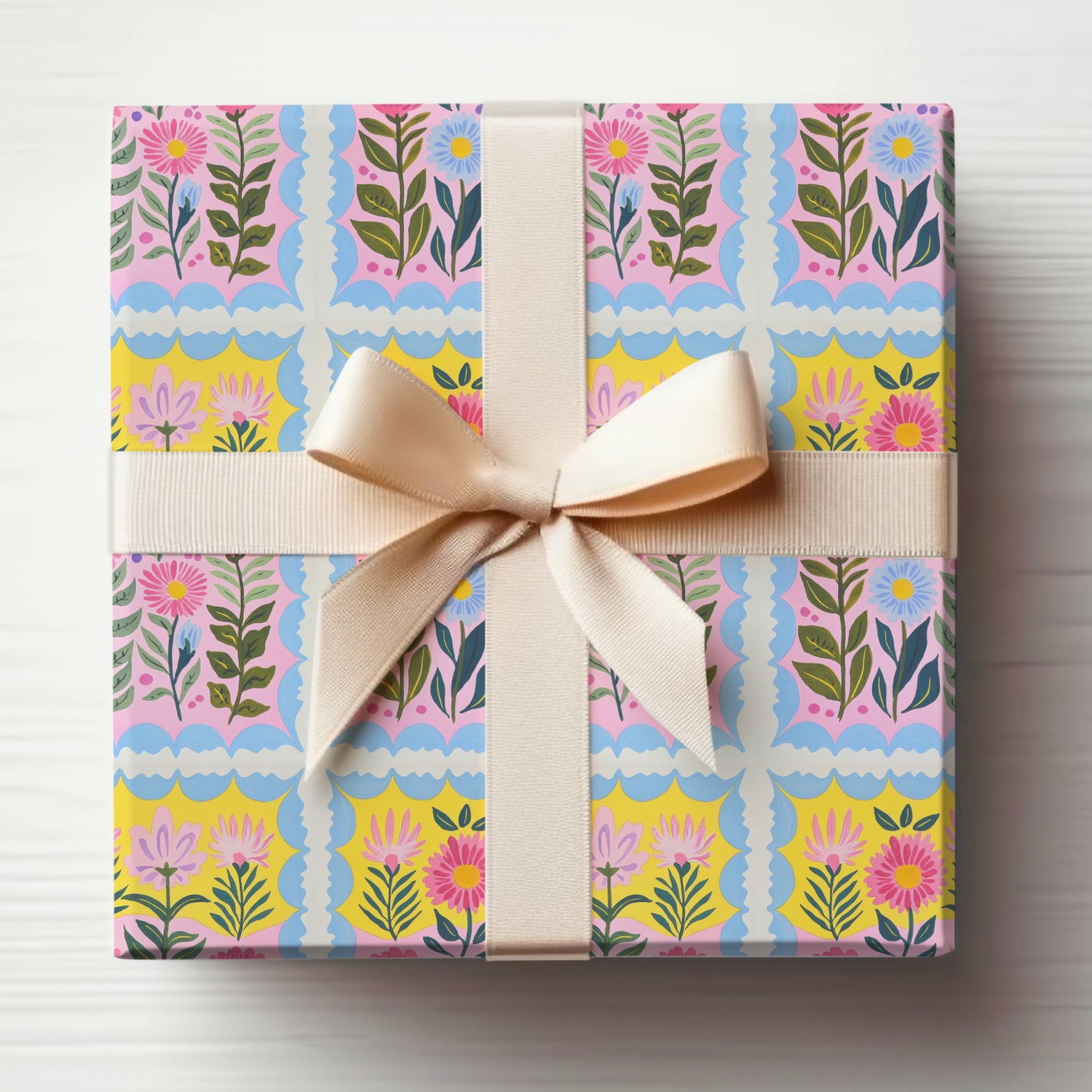 Floral Pattern Gift Box With Ribbon Packaging