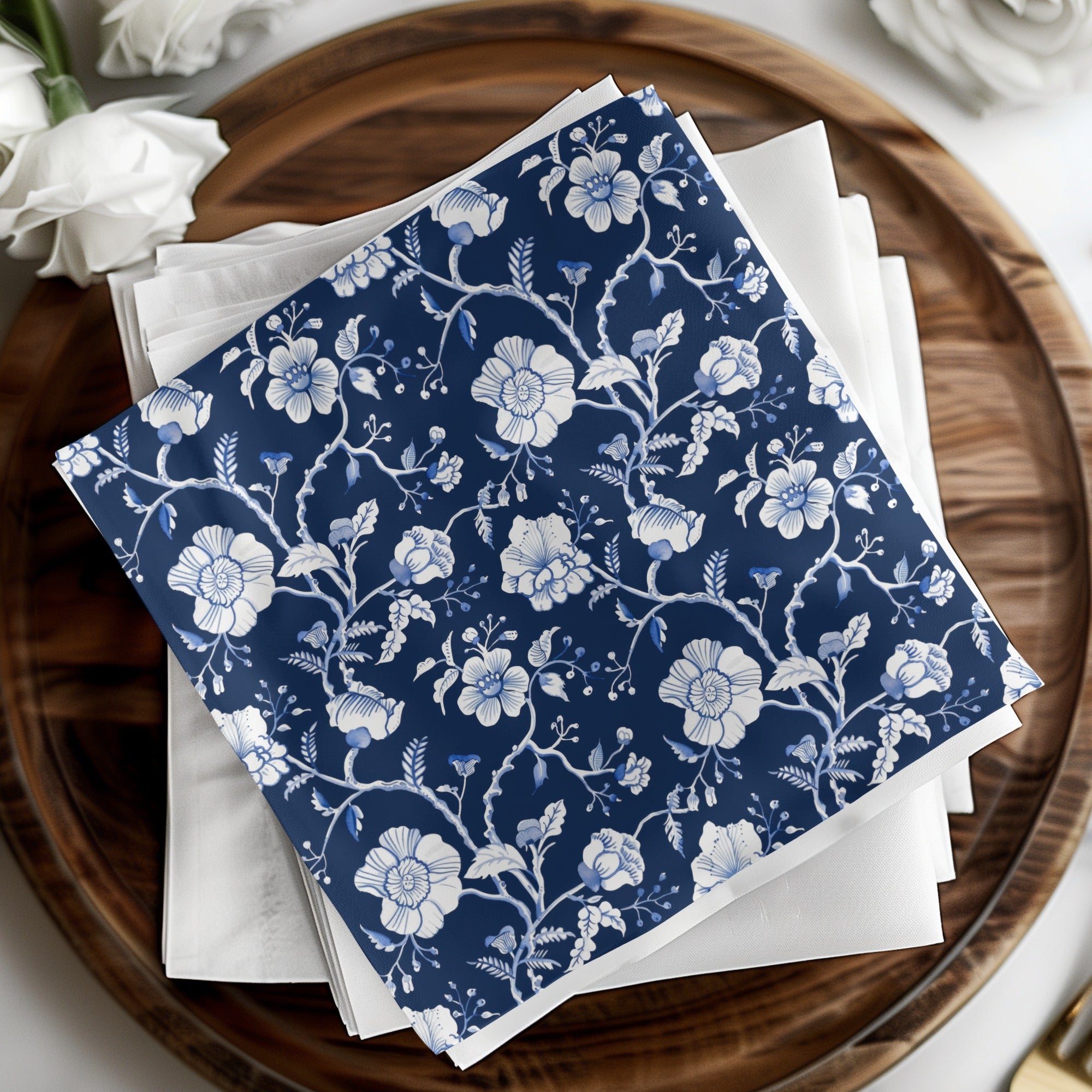 Elegant Blue and White Floral Patterned Napkin Set