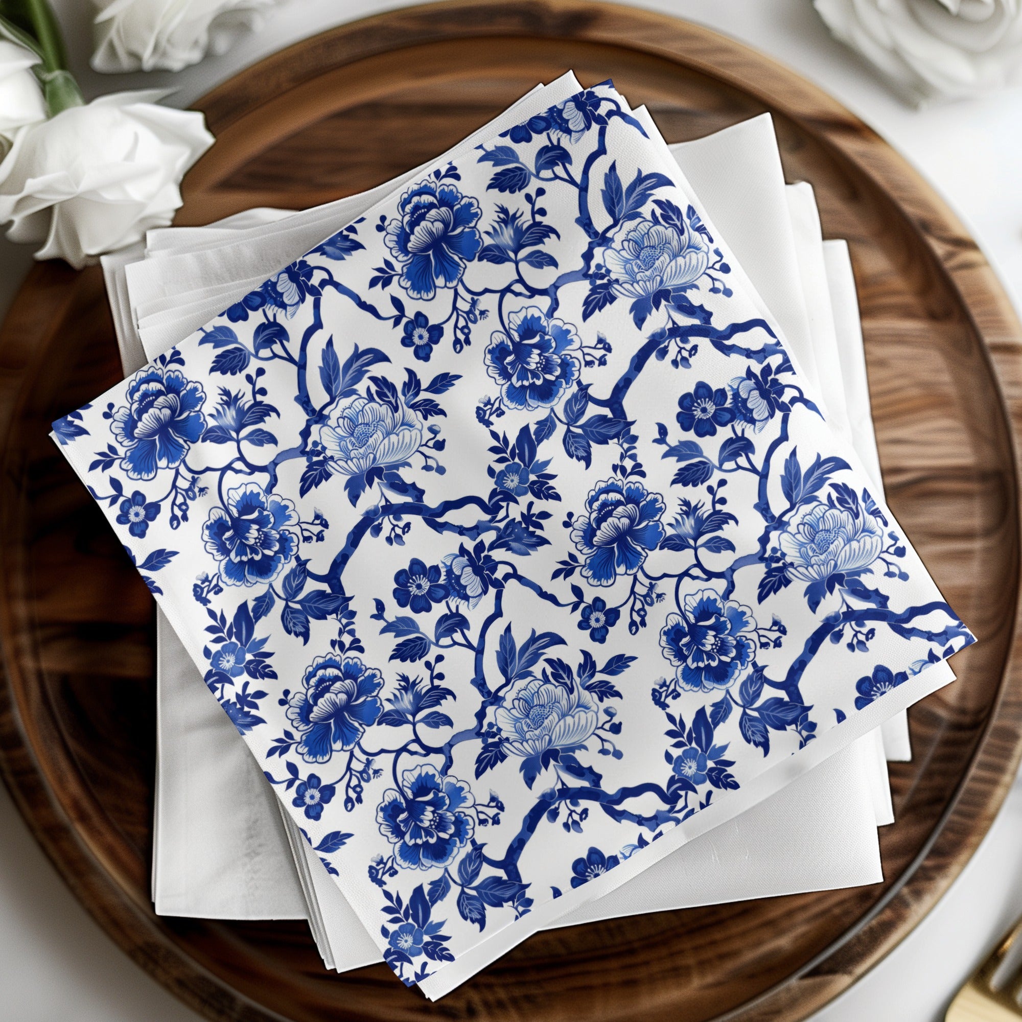 Elegant Blue and White Floral Pattern Napkin Set