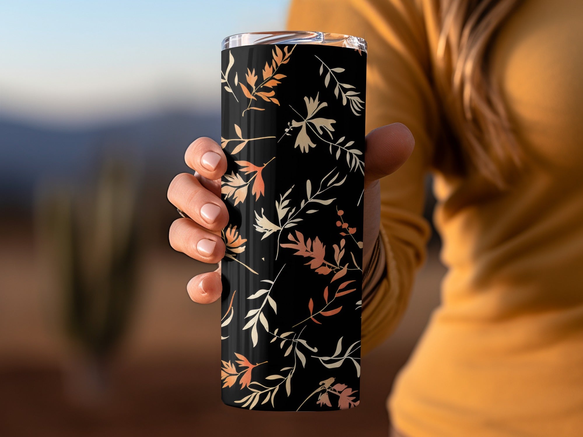 Black Tumbler with Autumn Leaf Designظاهر