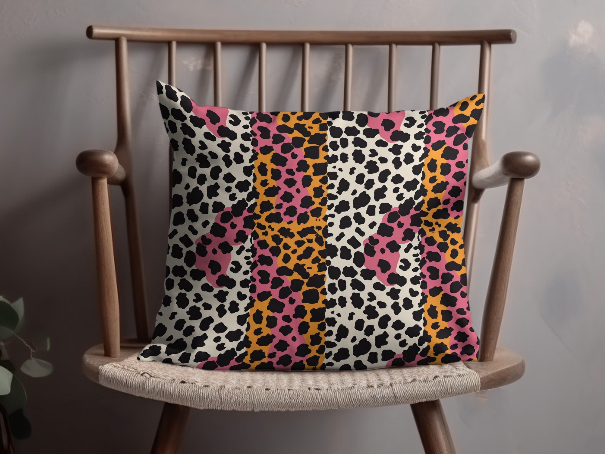 Bold Leopard Print Pattern Decorative Pillow Cover