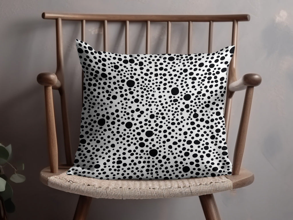 Black and White Abstract Doodle Modern Circles Pattern Simple - Moore and Mountain