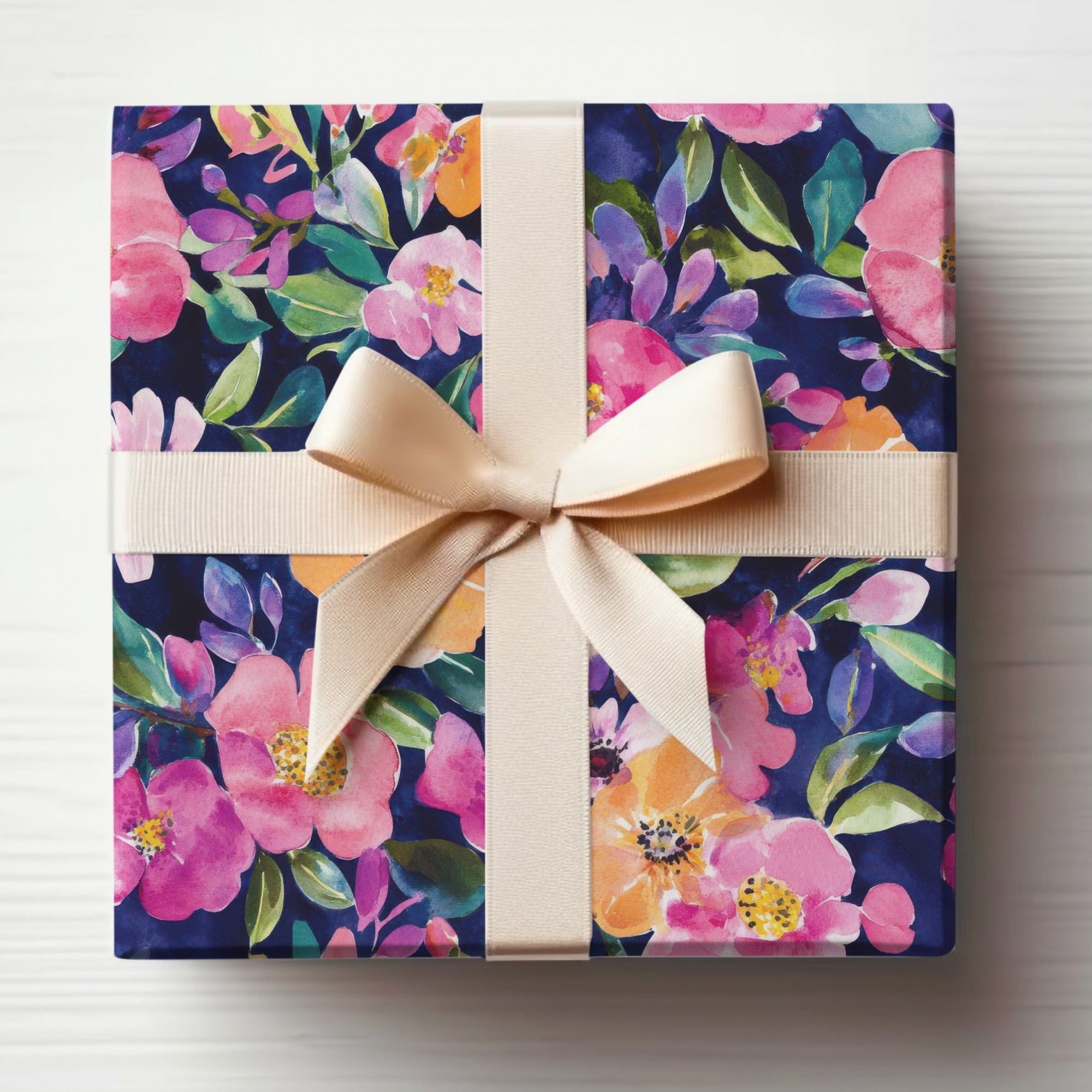 Elegant Floral Design Gift Box Perfect for Special Occasions
