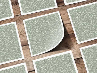 Elegant Green and White Floral Pattern Accent Décor